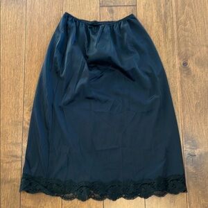 Elegant Black Lace Trim Half Slip Midi VINTAGE